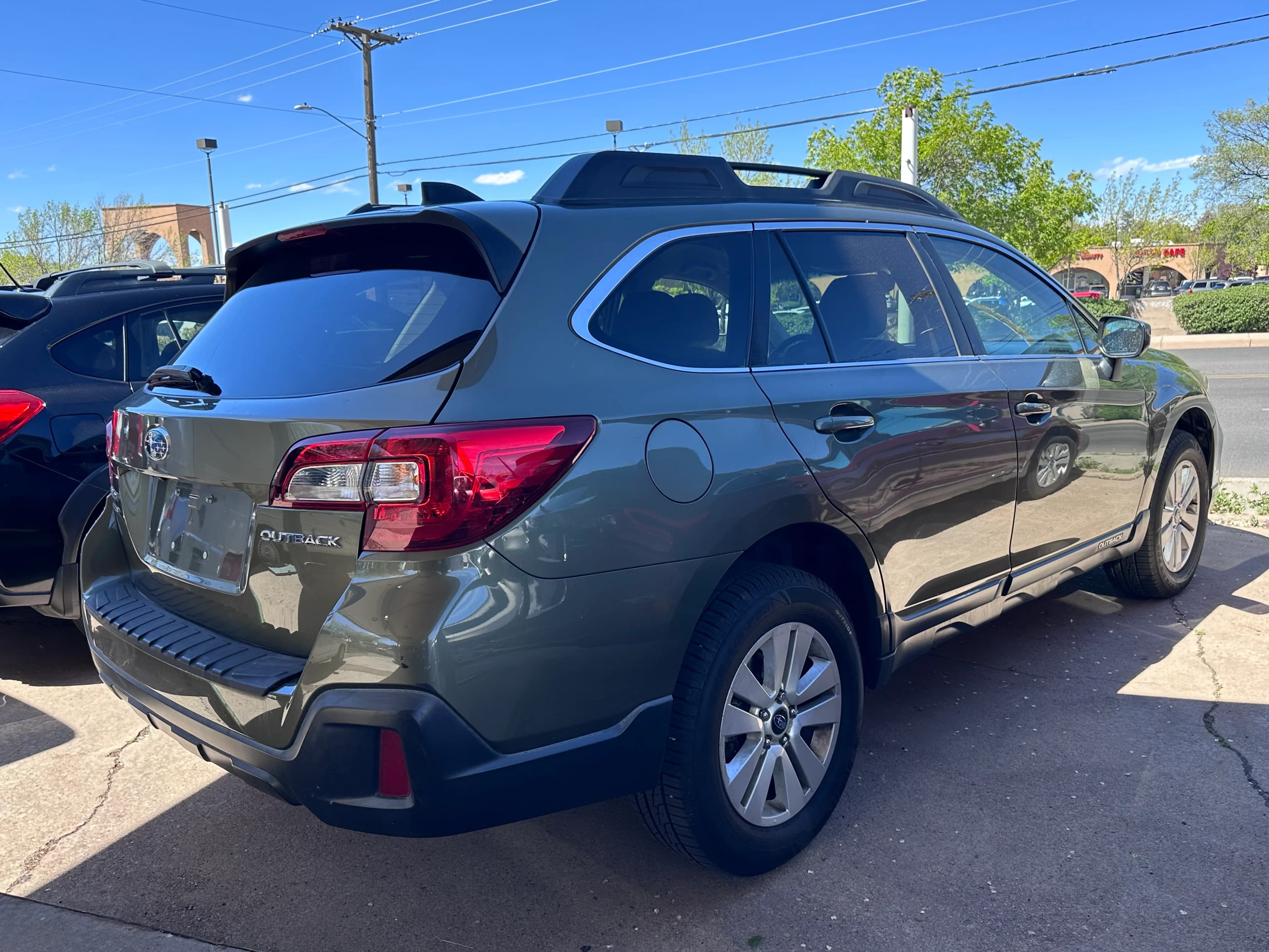 2018 Subaru Outback — photo 2