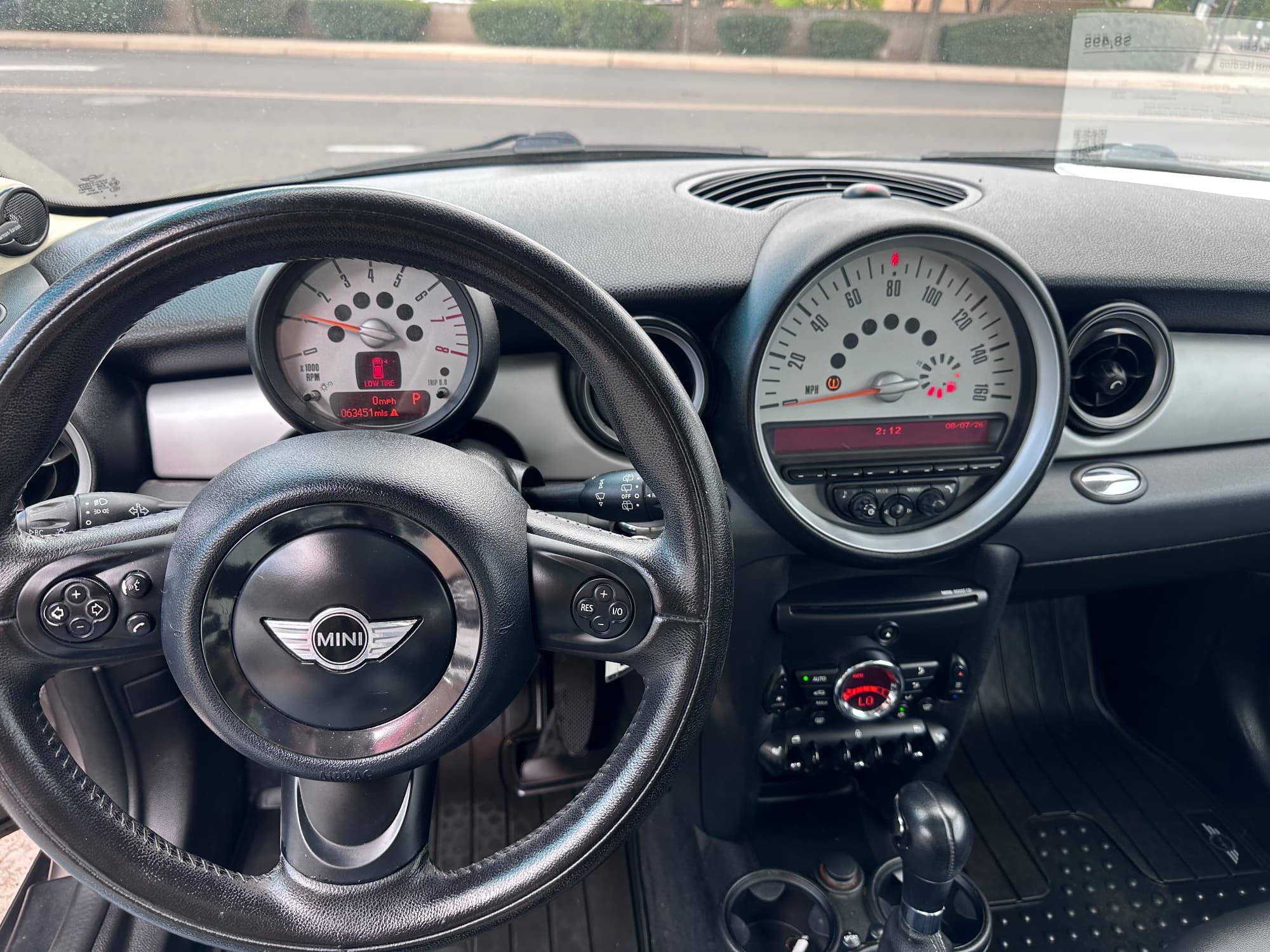 2011 MINI Hardtop — photo 2