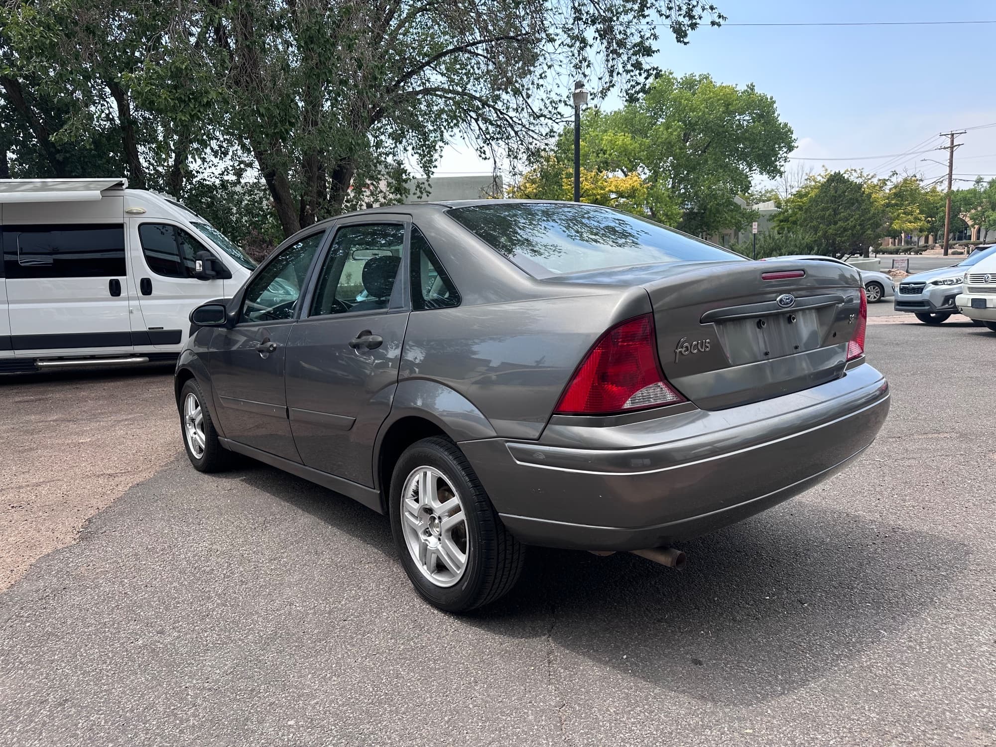 2004 Ford Focus — photo 8