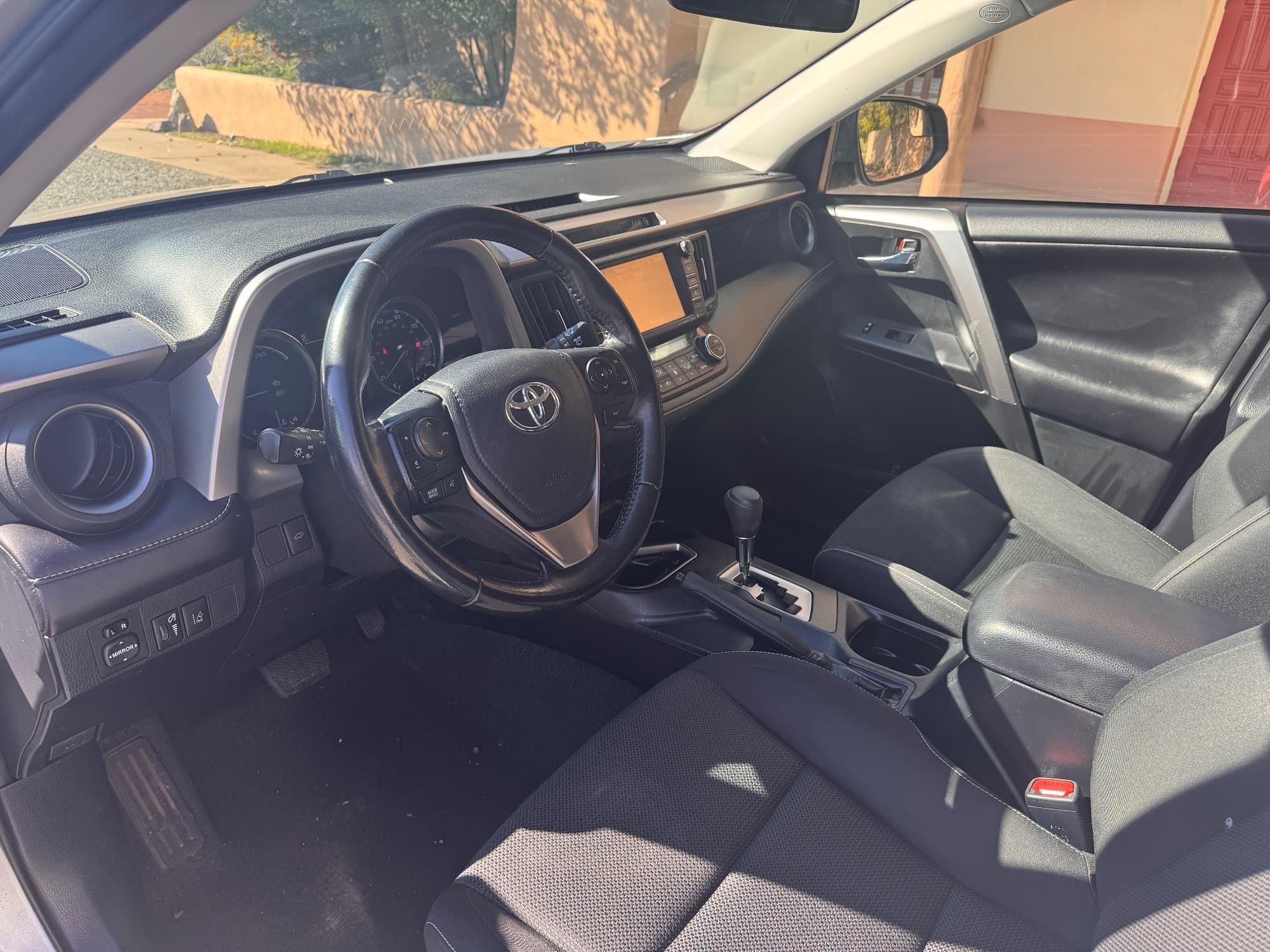 2017 Toyota RAV4 — photo 10
