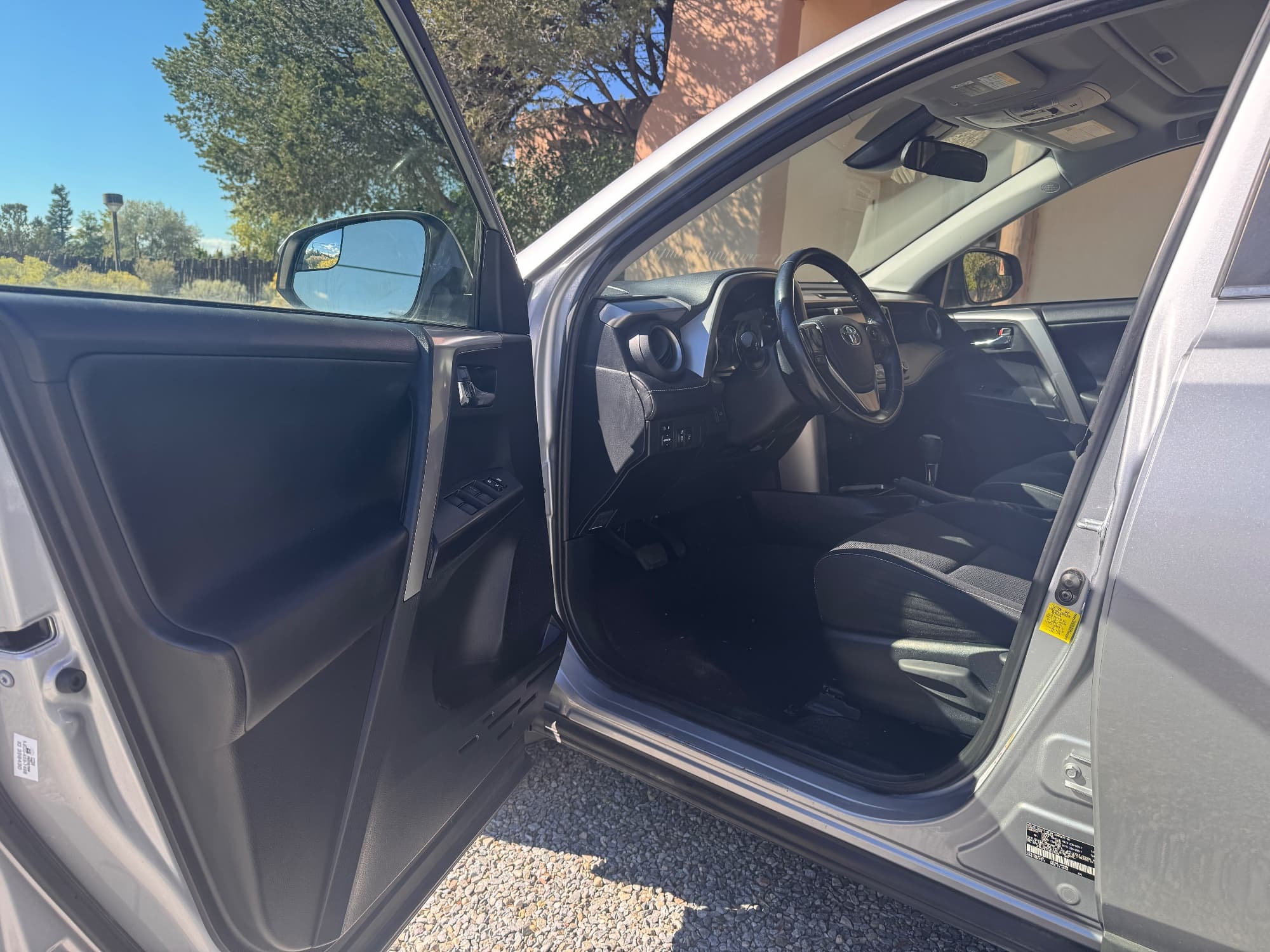 2017 Toyota RAV4 — photo 11