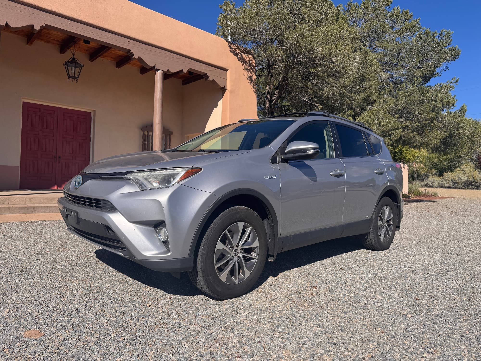 2017 Toyota RAV4 — photo 1