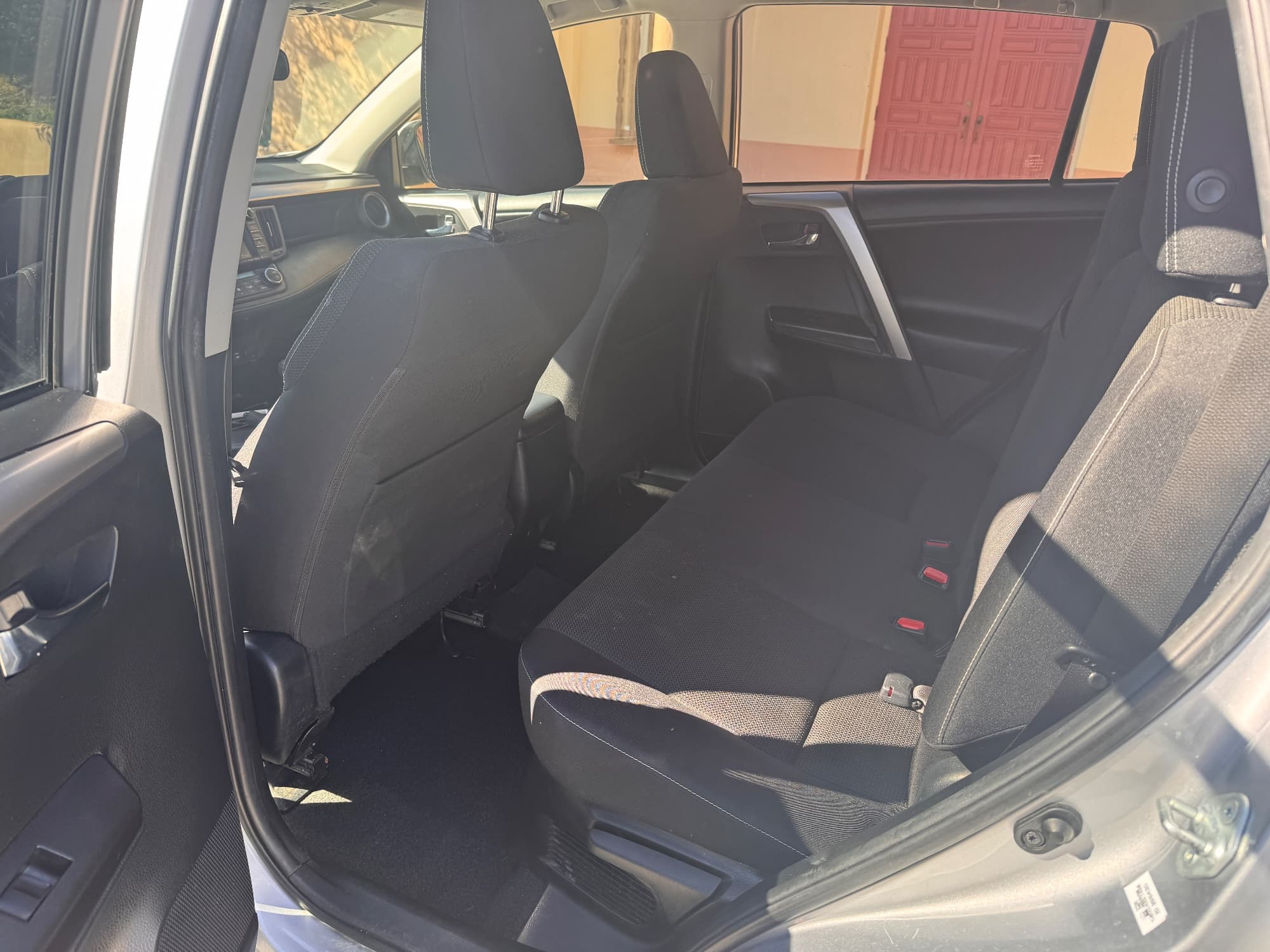 2017 Toyota RAV4 — photo 14